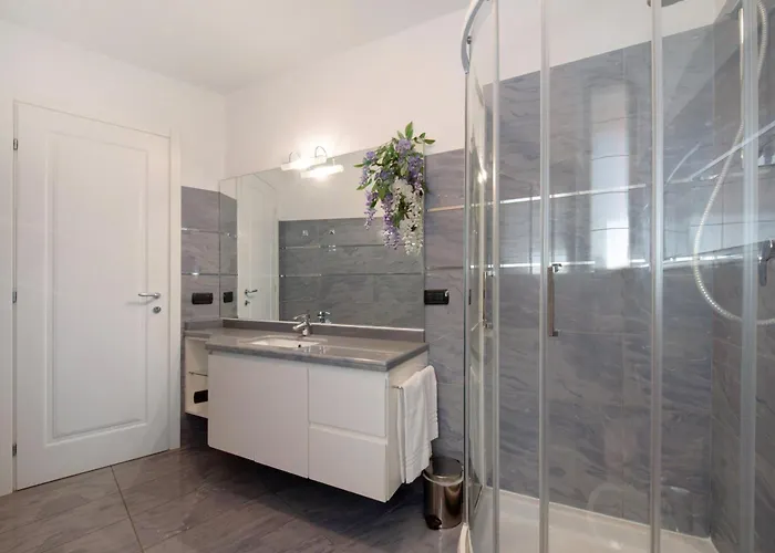 Luxury Lakefront בית נופש לצנו