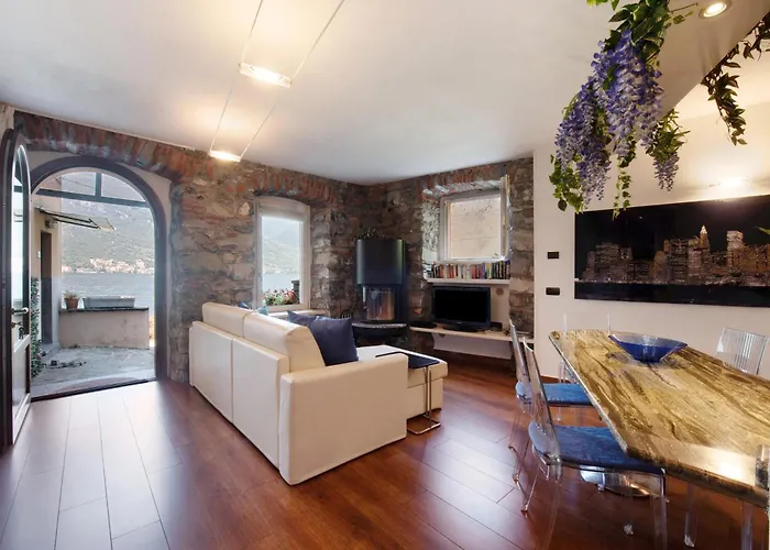 Luxury Lakefront בית נופש