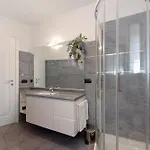 펜션 Luxury Lakefront 레체노