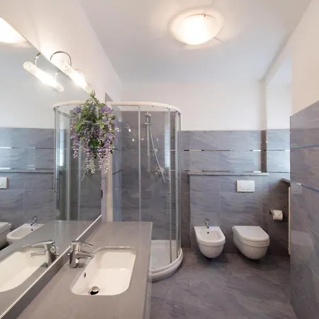 Luxury Lakefront Tatil Evi *