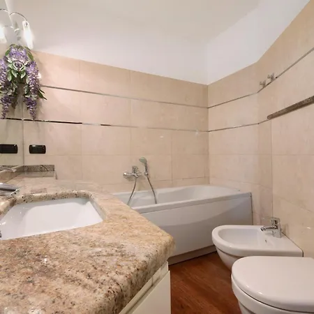 Luxury Lakefront Dom wakacyjny Lezzeno