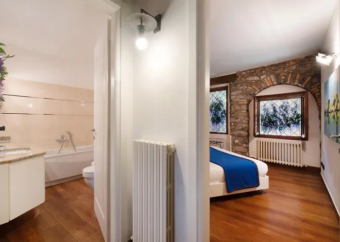 Dom wakacyjny Luxury Lakefront *