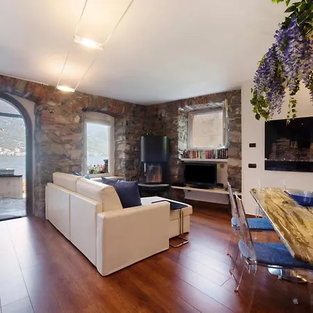 Σπίτι διακοπών Luxury Lakefront Lezzeno